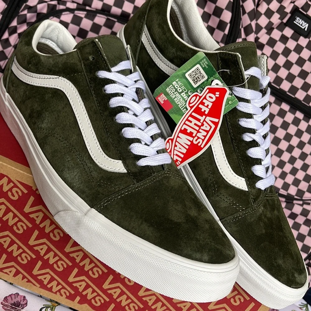 Vans Men’s Old Skool
Pig Suede Grape Leaf
VN0A4BW250K
Sneakers - Picture 8 of 16